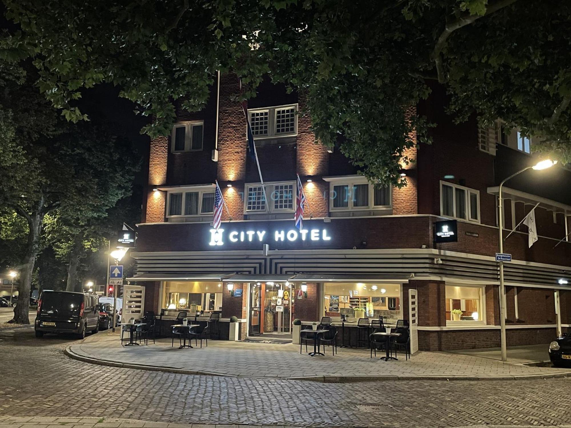 City Hotel ברחן אופ זום מראה חיצוני תמונה